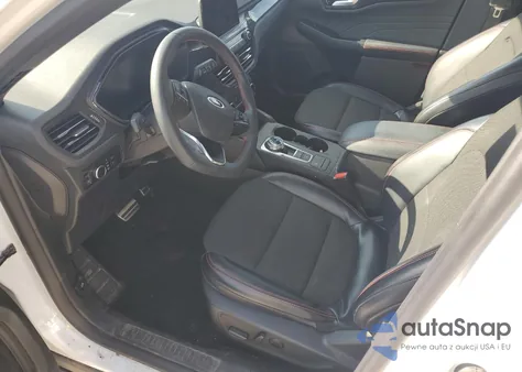 2023 Ford Escape St Line z USA, uszkodzony, nr VIN 1FMCU0MZ5PUB42014